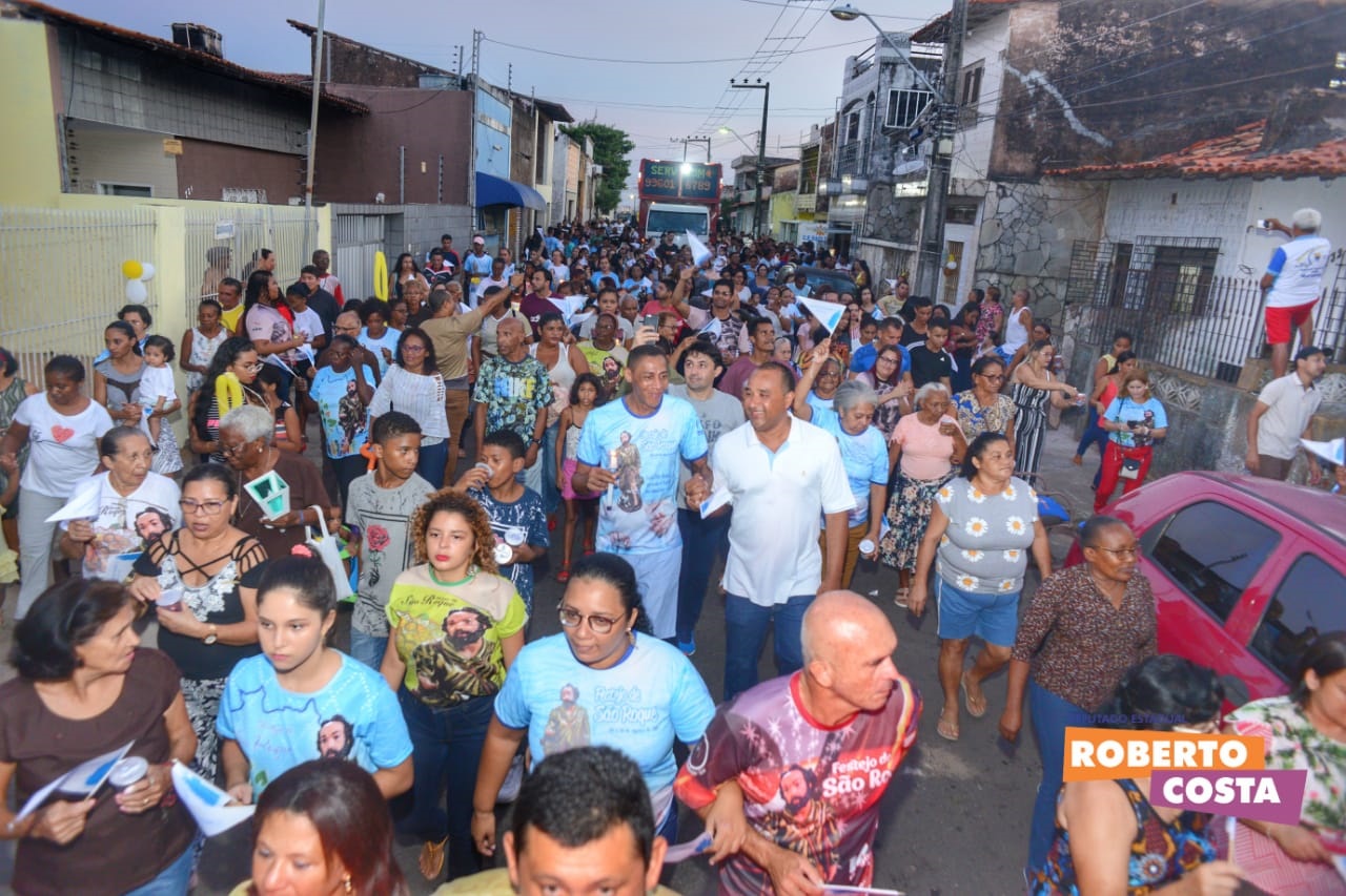 Roberto Costa participa do encerramento do Festejo de São Roque, no bairro Lira