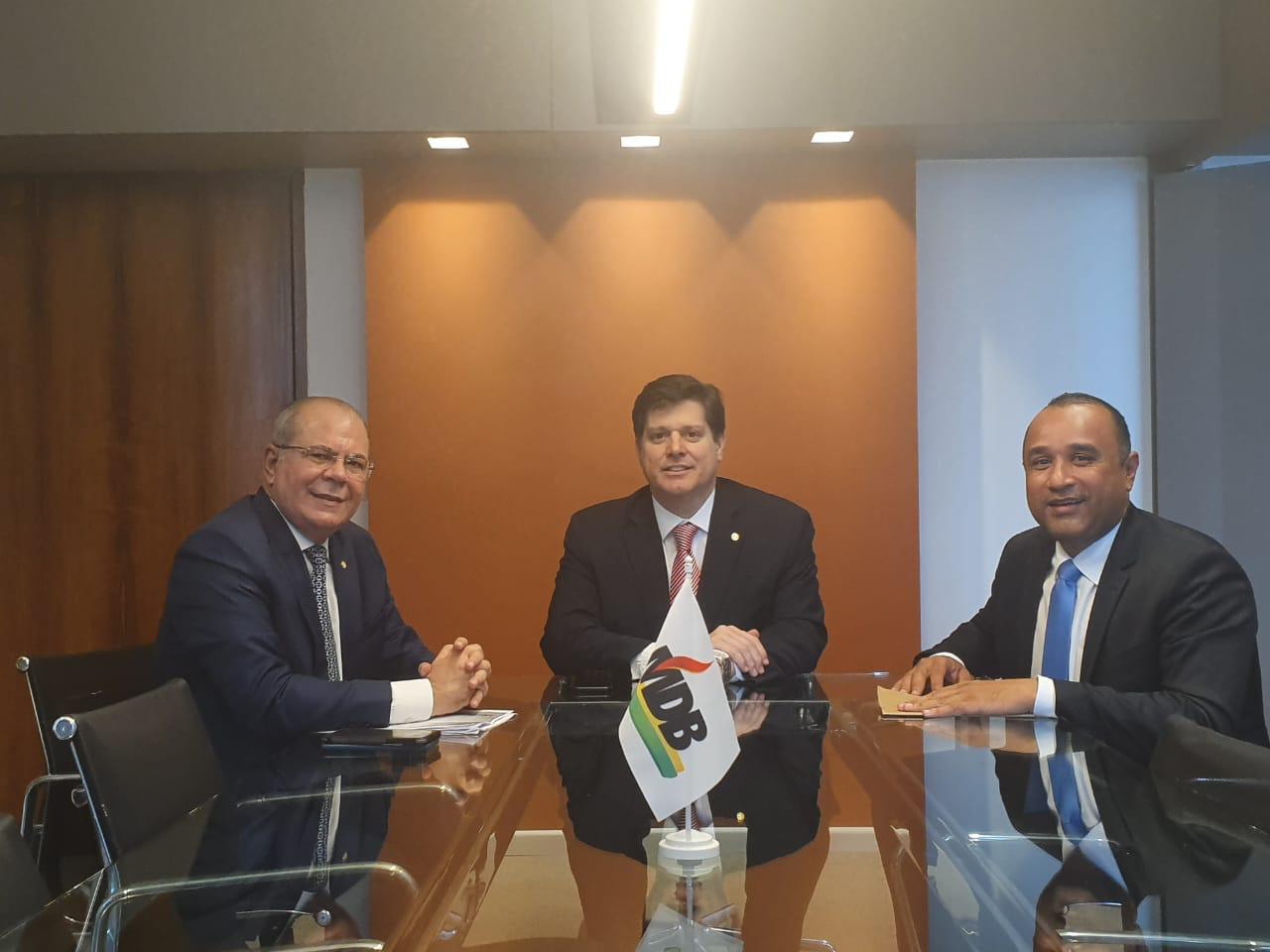 Roberto Costa e Hildo Rocha se reúnem com presidente nacional do MDB, Baleia Rossi.